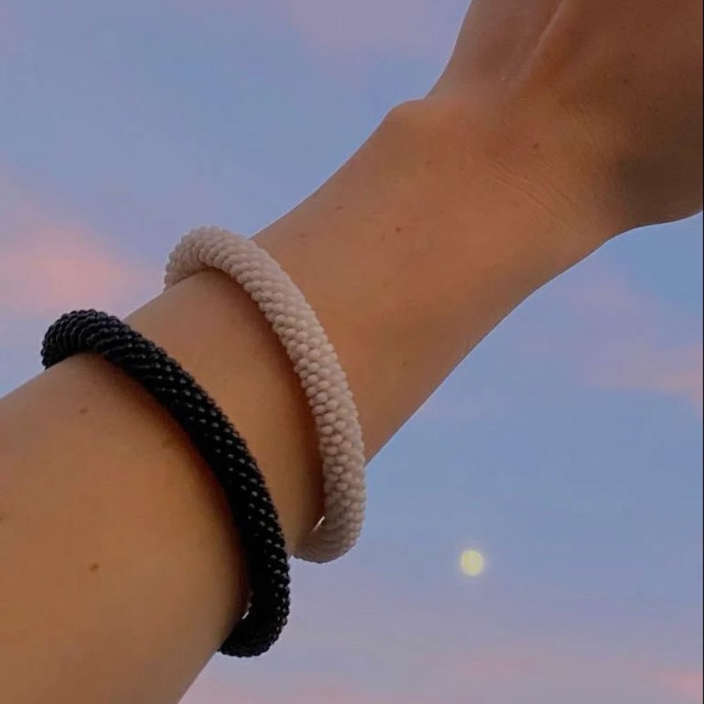 Sashka Co. Handmade Glass Bead Bracelet